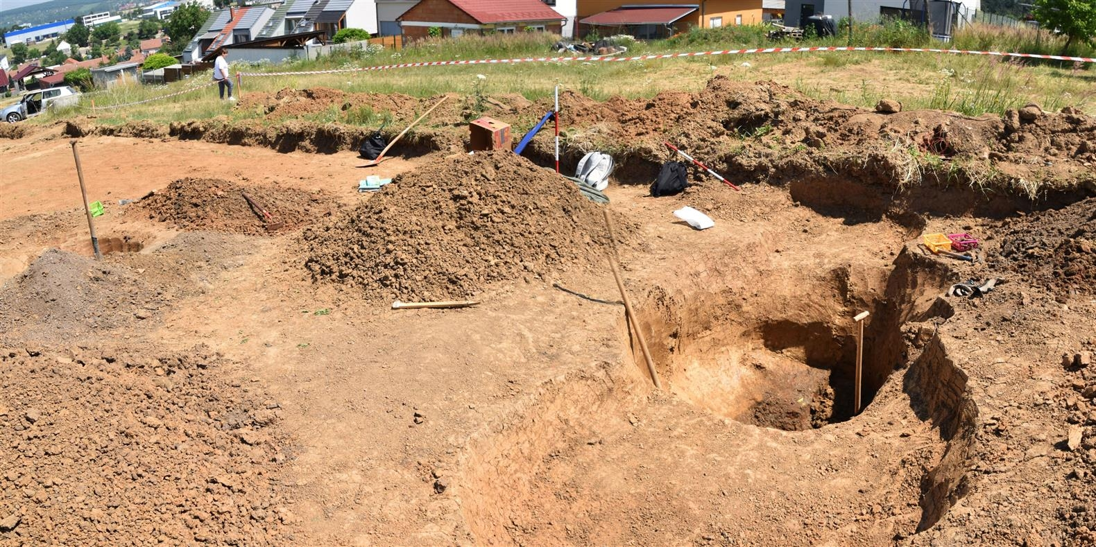 Foto: Jiří Fukan
Zdroj: https://www.streliceubrna.cz/fotogalerie/rok-2021/202107-archeologove-na-kopaninach